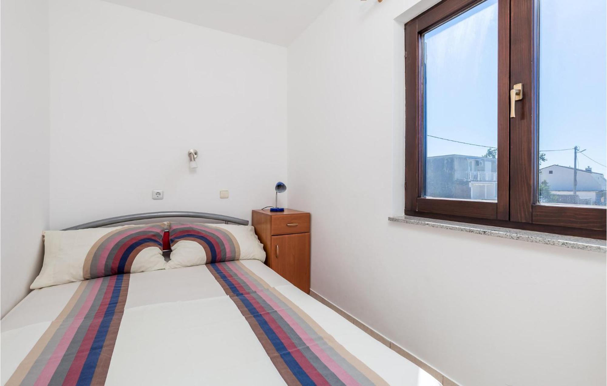 1 Bedroom Nice Apartment In Jablanac Exterior foto